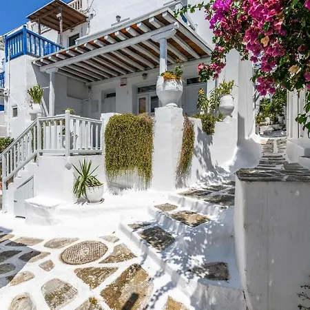 Floral With Marvelous View To Villa