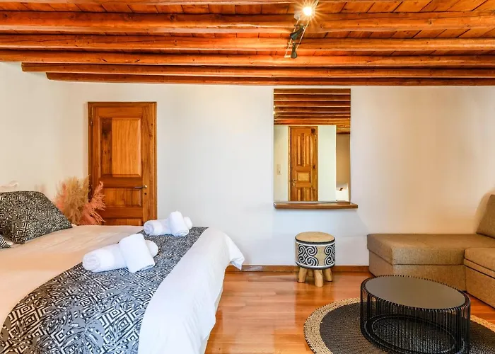 Floral With Marvelous View To فيلة *